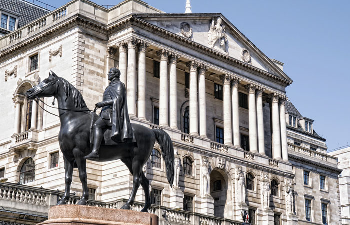 Bank-of-England-BoE-Building-Horse-700x450