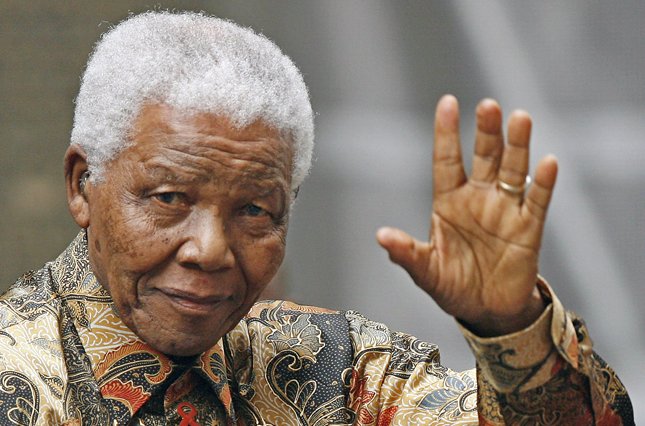 «Золотые руки» Нельсона Манделы будут проданы за биткоины