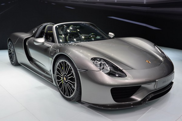 Porsche планирует внедрить технологию блокчейн в свои авто