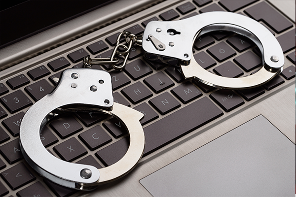 Украинская полиция арестовала мошенников, запустивших 6 криптобирж