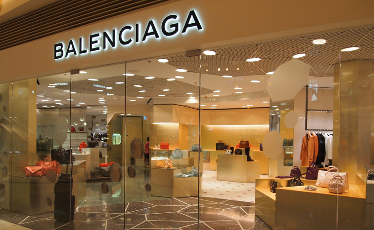Бутики Balenciaga начнут принимать криптовалюту