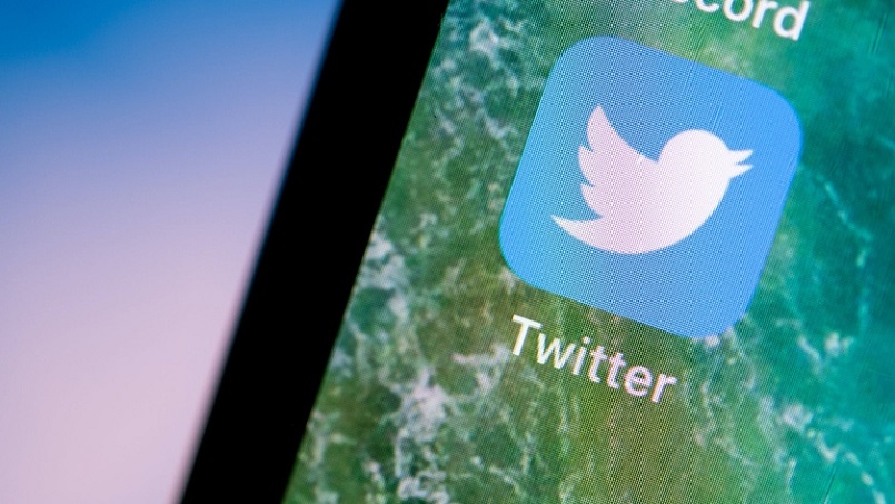 Акционеры Twitter одобрили продажу соцсети Илону Маску