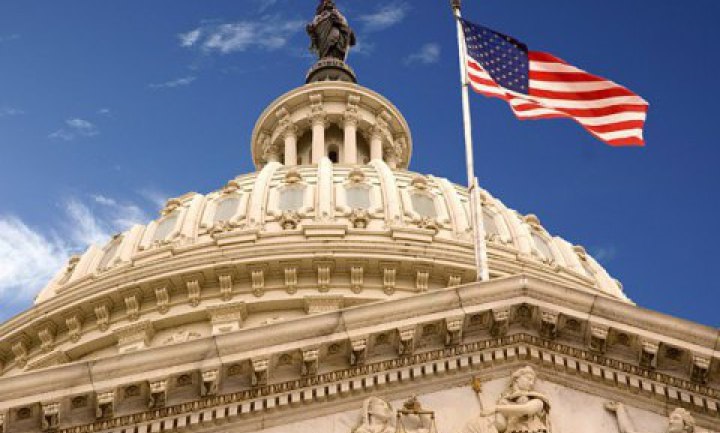 В Сенате США проверят связи CFTC с криптобиржей FTX
