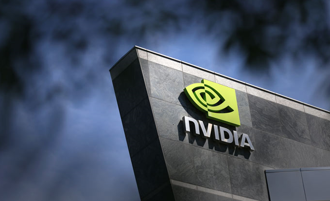 Компания Nvidia решила перенести выпуск флагманских ИИ-чипов